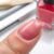 Odtłuszczenie paznokci przed hybrydą – klucz do trwałego manicure